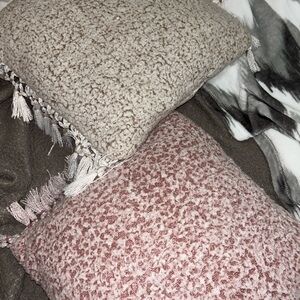 urban outfitters pillow set